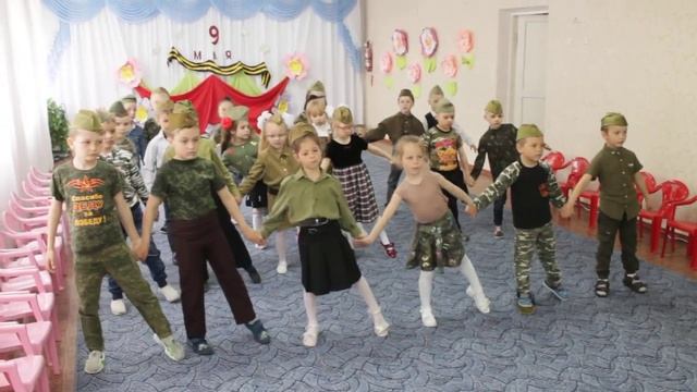 Марш "День Победы" (старшая группа) смотреть онлайн