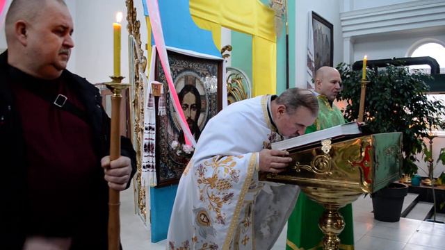 Службу у Свято -Троїцькому Храмі ПЦУ в смт. Турійськ, настоятель Храму, протоієрей Микола Даньків смотреть онлайн