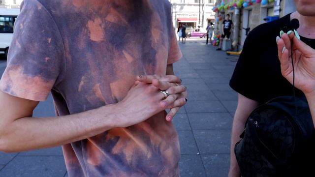 РЕАКЦИЯ ПРОХОЖИХ НА МУЖСКОЙ МАНИКЮР! ЭТО НЕНОРМАЛЬНО?! смотреть онлайн
