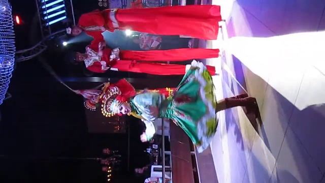 Русский танец Гуляночка на ходулях часть 1. Одесса 27.02.11 смотреть онлайн