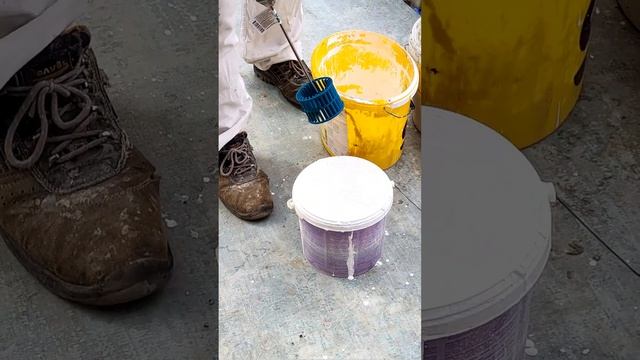 Необычный венчик для перемешивания краски