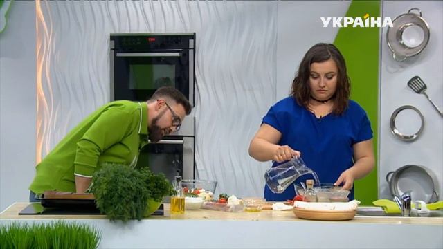 Кебаб, соус "Цацики", овощной салат от невестки Валерии | Свекровь или невестка-2 смотреть онлайн