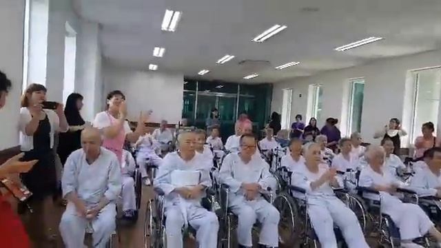 노래하는 떡쟁이 가수 최종원 그래도 смотреть онлайн