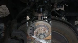 #Замена антифриза Mitsubishi L200 3G 2002 года. #Пробка слива антифриза на блоке цилиндров.