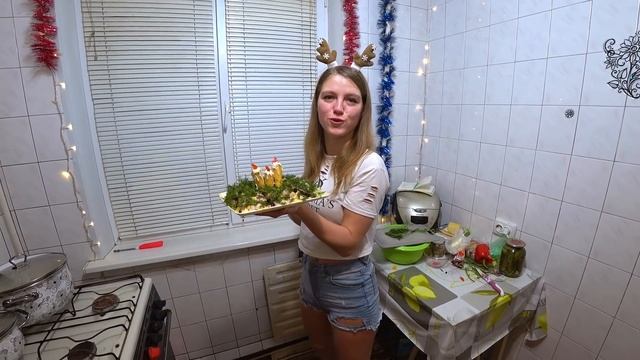 Делаем Новогодние Салаты смотреть онлайн