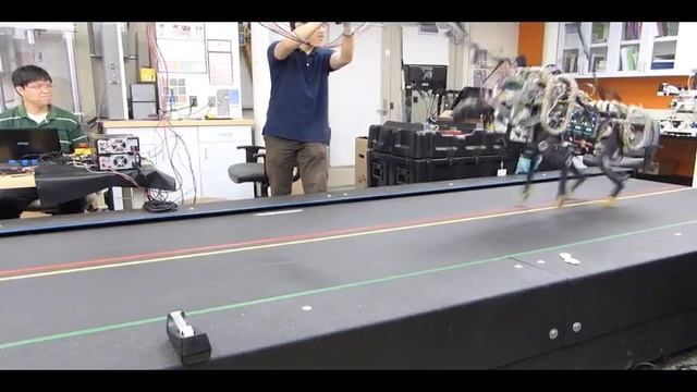 MIT Cheetah robot 2 running fast and jump over an obstacle смотреть онлайн