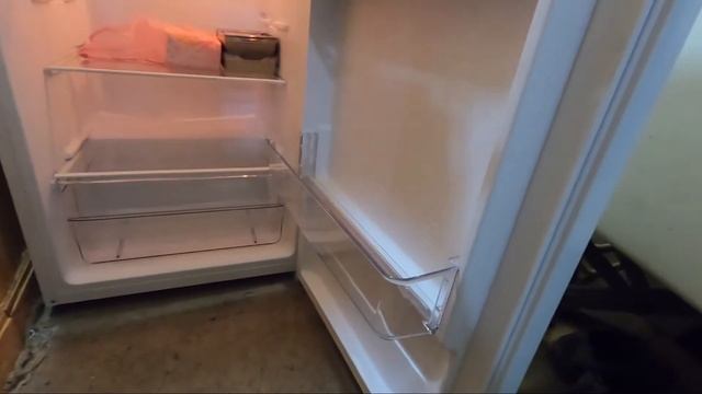 Жилой гараж, продолжаю обустройство. Полочки, холодильник, морозилка, стиралка. смотреть онлайн