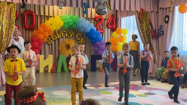 Танец с саксофонами на выпускном в детском саду смотреть онлайн