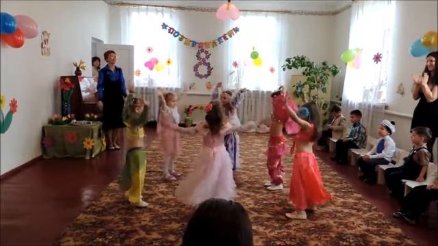 8 МАРТА в детском саду ГНЕЗДЫШКО г АНТРАЦИТ смотреть онлайн