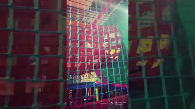 София гуляет в детской комнате Акуна Матата Донецк Сити