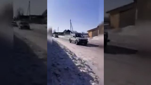 Главу государства РФ поддержали казаки станицы «Суриковская» и жители из п.Копоново смотреть онлайн