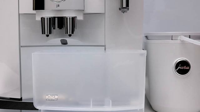 JURA J8 - Cleaning the milk system смотреть онлайн