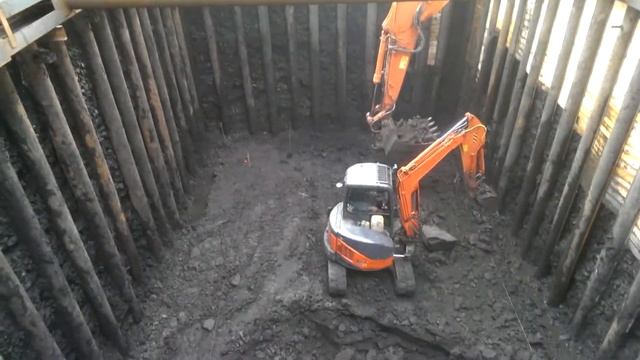 Устройство шпунтового ограждения компанией Большая Медведица UM5.RU по адресу ул. Усачева д. 11.  .