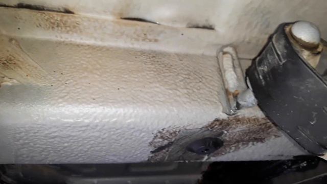 Антикоррозийная обработка "Весты". Часть 2. Состояние днища в районе ниши запасного колеса. смотреть онлайн