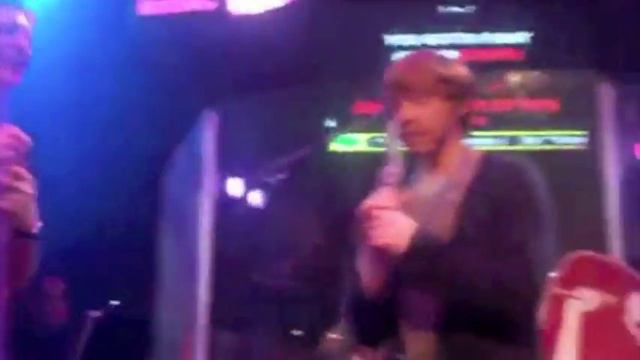 Rupert Grint and Oliver Phelps Fight For Their Right To Party! смотреть онлайн