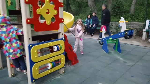 Крым 02.05.2019 Детская площадка в Маcсандровском парке Часть 1 смотреть онлайн