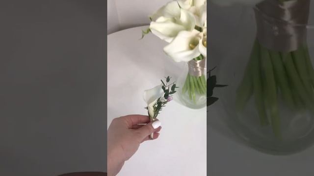 Свадебный букет из 19 Калл и бутоньерка #букетневесты #букетневестымосква #свадебныйбукет смотреть онлайн