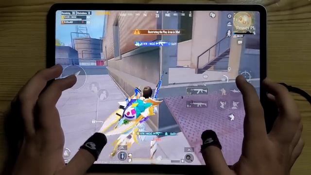 IPAD PRO 12.9 ? 6 FINGERS CLAW 90 FPS LIVIK MAP HANDCAM GAMEPLAY | PUBG MOBILE смотреть онлайн