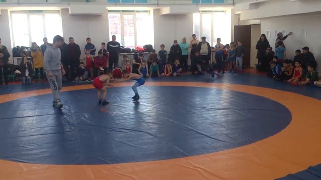 Первенство ДЮСШ №4 г.о. Нальчик по в. борьбе 7.01.2017(3).mp4 смотреть онлайн