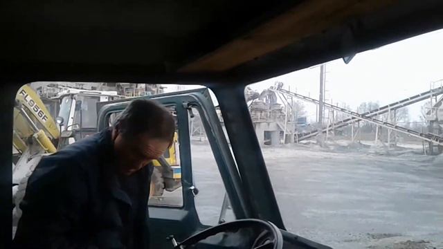 Переделанный, самостоятельно, бортовой автомобиль Колхида 1979 года на самосвал выполняет очередной смотреть онлайн