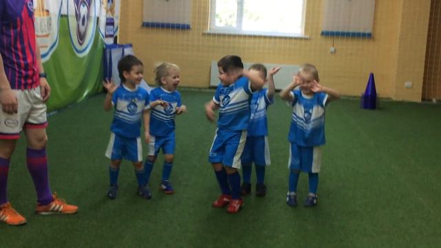 Счастливые мальчишки в Футибол смотреть онлайн