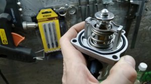 Не работает термостат на Opel Астра. (замена)