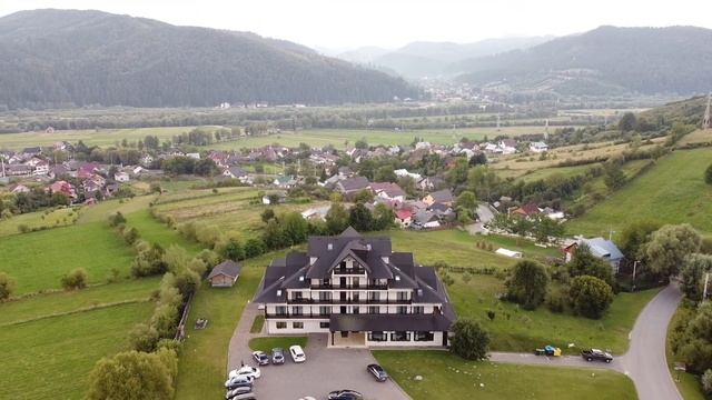 Gura Humorului, Hotel Toaca Bellevue, filmare cu drona смотреть онлайн