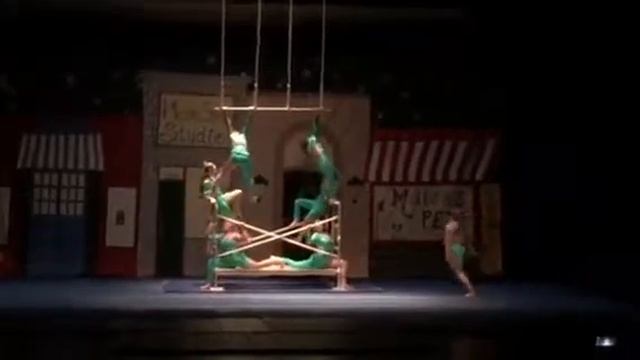 Aerial Antics Christmas Drama смотреть онлайн