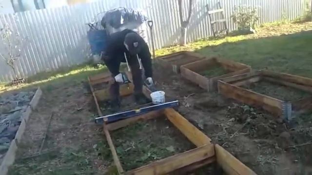 ГОТОВИМ ГРЯДКИ К ВЕСНЕ. ОПАЛУБКА ДЛЯ ГРЯДОК. смотреть онлайн