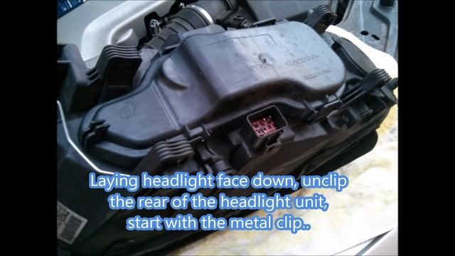 Volvo XC70 Headlight Bulb Replacement смотреть онлайн