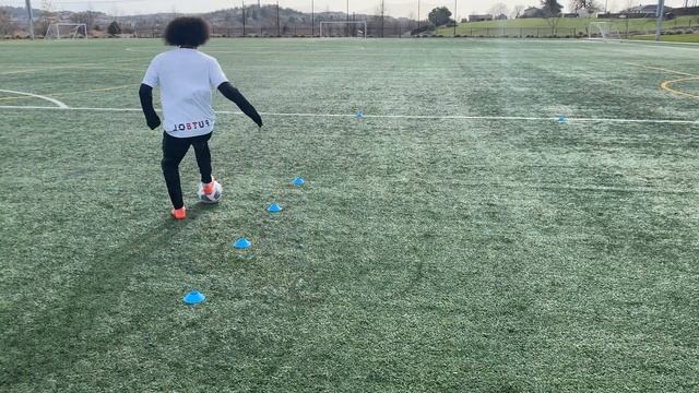 Beginner Dribbling Drills | Soccer Training Skills смотреть онлайн