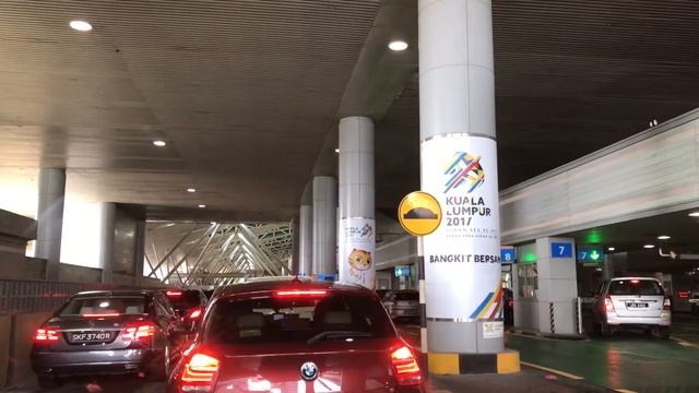 From Singapore to Malaysia immigration checkpoint смотреть онлайн