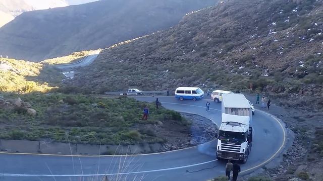 Mmoteng Pass Road Traffic Collision смотреть онлайн