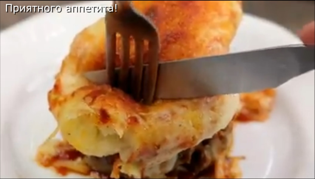 Лодочки из фарша с яйцом и сыром Моцарелла