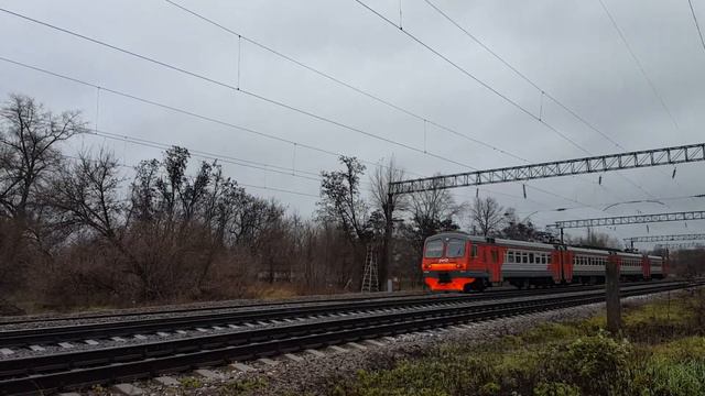Электропоезд ЭД9М-0241 смотреть онлайн