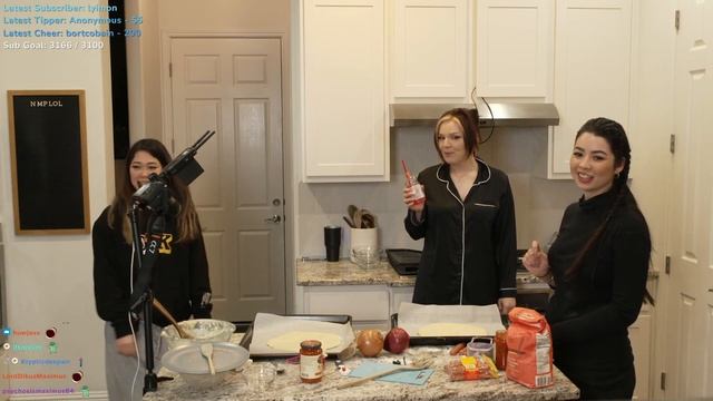 ExtraEmily tries to teach 39Daph how to get sturdy (NSFW/LOUD) смотреть онлайн