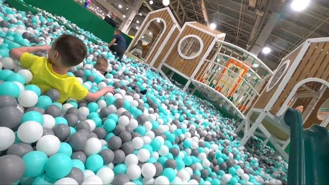 Прогулка с детьми в ТРЦ ПЛАНЕТА-ПЕРМЬ,SUPERLAND смотреть онлайн