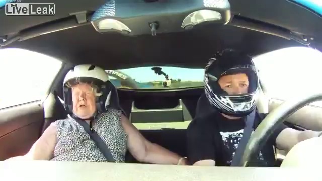 Взял маму прокатиться на гоночной машине