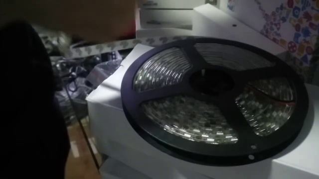 Демонстрация подключения светодиодной ленты к сети 220В через блок питания 220 12 В смотреть онлайн