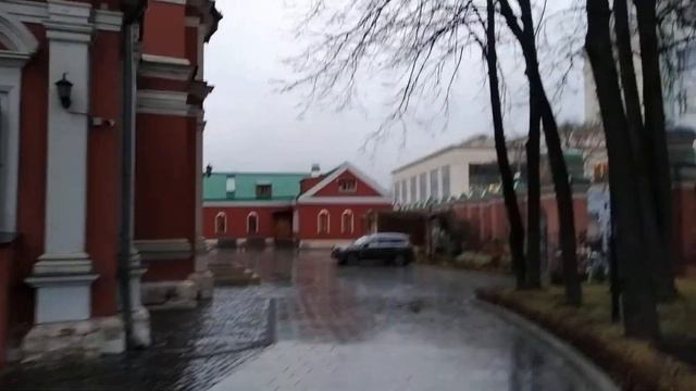 Можно ли кушать у посольства Франции в Москве? :) | MMST смотреть онлайн