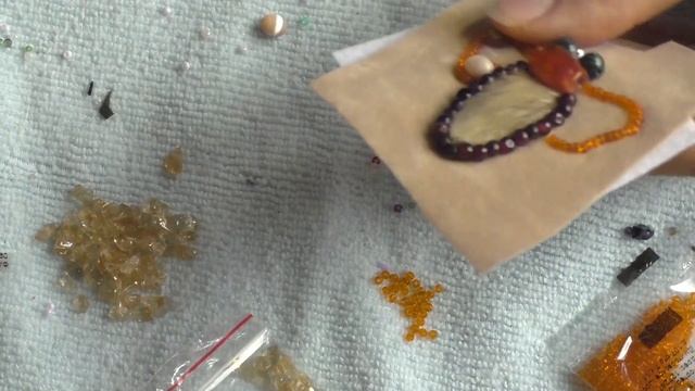 Мастер класс брошь Шмель с меховой вставкой. Создаем брошь из бисера и камней своими руками смотреть онлайн