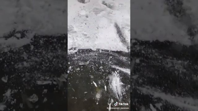 Удочка ушла😁у кого было!?#зимняя рыбалка 2022#первый лёд#прикол на рыбалке смотреть онлайн