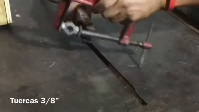 SIERRA CIRCULAR CON SISTEMA DE ELEVACIÓN E INCLINACIÓN (hecha Con Material Reciclado)