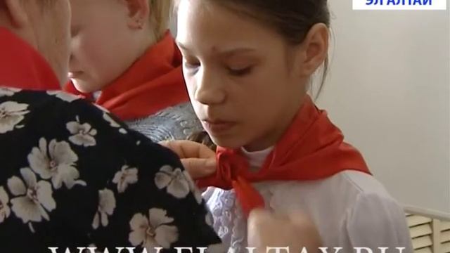 Их принимают в пионеры смотреть онлайн