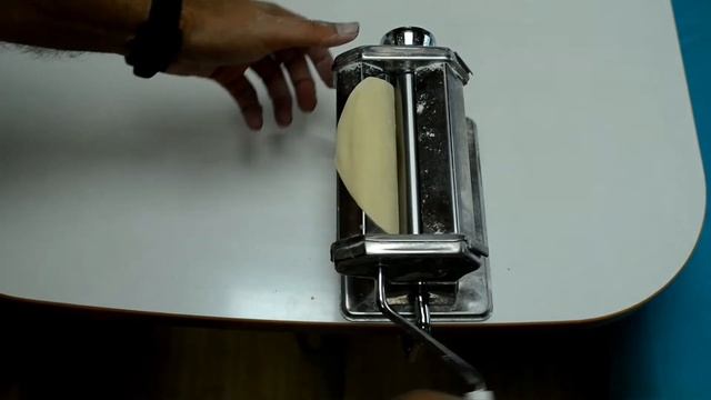 Ręcznie robiony makaron w 1 minutę bez wałka do ciasta z ręczną maszyną do makaronu do pierogi itp. смотреть онлайн