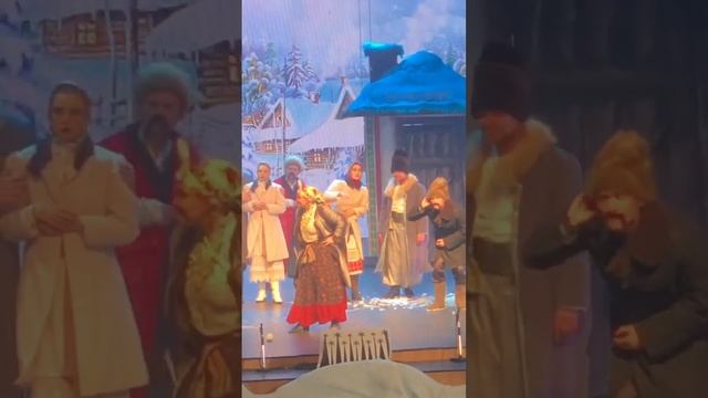 спектакль "Ночь перед Рождеством", эпизод о том что Вакула утонул или повесился. смотреть онлайн