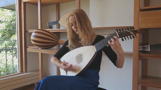 Ieva Baltmiskyte plays Galliard by Alfonso Ferrabosco on travel lute by Muzikkon смотреть онлайн