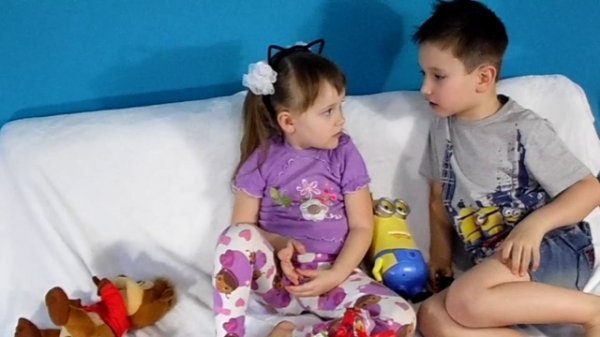 Bad Baby ГИГАНТСКИЙ СКИТЛС! Заболел скитлстрянкой Lots of Candy Вредные Детки Giant Candies Skittles