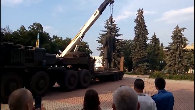 Демонтаж памятника Ленину в Артемовске