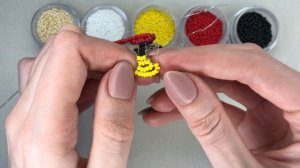 Mickey Mouse из бисера. Фигурки из бисера для начинающих. Хобби бисероплетение Diy Поделки с детьми